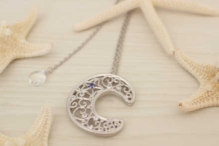 Crecent moon Necklace